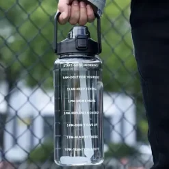 2 liters motivationsflaska med schema & tidsmarkör - Svart