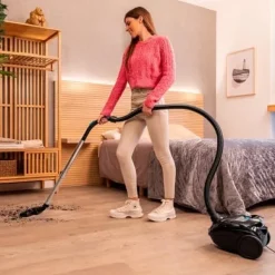 Cecotec 800-W canister vacuum cleaner. With bag. Maximum tank capacity of up to 2L, with high-efficiency filtering system and metallic telescopic tub | CDON