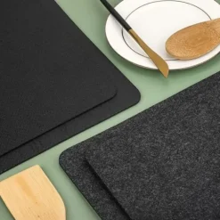 4-delade halkfria värmebeständiga mattor för köksapparater, bänkskydd för airfryer, tvättbara filt- och silikonmattor, 12 x 17 tum, svarta