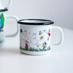 Emaljmugg Mumin Glada Familjen 1.5 dl från Muurla Moomin Colors
