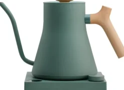 Fellow Stagg EKG PRO - vattenkokare - mattgrön med handtag i lönn