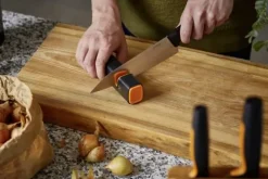 Fiskars Roll-Sharp 978700 knife sharpener