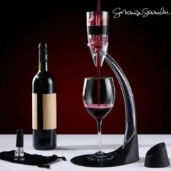 Fristående vinluftare * Mått: 16,5 x 40 x 18,5 * Material: glas, plast Funktioner: vinluftare Innehåll: 1 luftare...