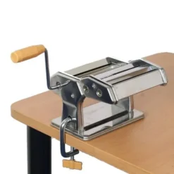 Hemgjord pastamaskin