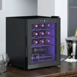 HOMCOM Vinkyl 16 flaskor – Svart Metall – Pekskärm med LED-ljus och Glasdörr