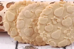 MoodForWood Träkavel 25 cm med handtag, set om 4, graverad, perfekt för bakning - Veganskt setmönster