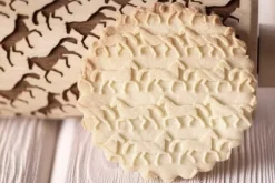 MoodForWood Träkavel 25 cm med handtag, set om 4, graverad, perfekt för bakning - Mönster med bondgårdsdjur