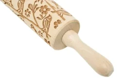 MoodForWood Träkavel, Graverad, 43 cm med Handtag, Perfekt för Bakning - Vårmönster