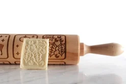 MoodForWood Träkavel, Graverad, 43 cm med Handtag, Perfekt för Bakning - Vintermönster