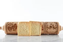 MoodForWood Träkavel, Graverad, 43 cm med Handtag, Perfekt för Bakning - Lovers Pattern