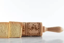 MoodForWood Träkavel, Graverad, 43 cm med Handtag, Perfekt för Bakning - Lovers Pattern