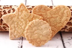 MoodForWood Träkavel, Graverad, 43 cm med Handtag, Perfekt för Bakning - Ekorrmönster