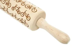 MoodForWood Träkavel, Graverad, 43 cm med Handtag, Perfekt för Bakning - Cykelmönster