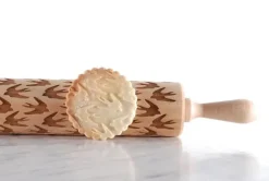 MoodForWood Träkavel, Graverad, 43 cm med Handtag, Perfekt för Bakning - Svalmönster