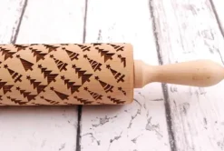 MoodForWood Träkavel, Graverad, 43 cm med Handtag, Perfekt för Bakning - Julgransmönster