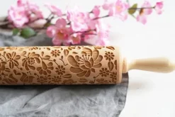 MoodForWood Träkavel, Graverad, 43 cm med Handtag, Perfekt för Bakning - Ungerskt Folkmönster