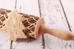 MoodForWood Träkavel, Graverad, 43 cm med Handtag, Perfekt för Bakning - Ugglemönster