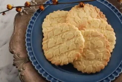 MoodForWood Träkavel, Graverad, 43 cm med Handtag, Perfekt för Bakning - Kaninmönster