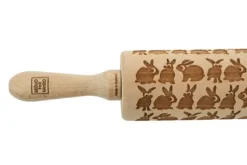MoodForWood Träkavel, Graverad, 43 cm med Handtag, Perfekt för Bakning - Kaninmönster