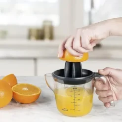 Måttkopp med Lacor citronpress