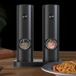 OBOSOE Elektrisk Pepparkvarn Set av 2 - Justerbar Malningsgrad, LED-belysning, inklusive Ställ och Borste