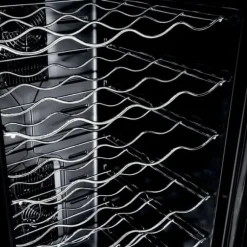 Oriva Vinkyl 78L | Plats för 28 flaskor | Flerfärgad LED med musiksynk | Digital kontroll | Termoelektrisk kylning 8–18 °C | Fjärrkontroll | Tyst, kom | CDON