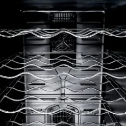 Oriva Vinkyl 78L | Plats för 28 flaskor | Flerfärgad LED med musiksynk | Digital kontroll | Termoelektrisk kylning 8–18 °C | Fjärrkontroll | Tyst, kom | CDON