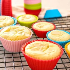 24-pack, flerfärgade återanvändbara silikonformar för muffins, non-stick och flexibla muffinsplåtar, lättrengjorda muffinsformar