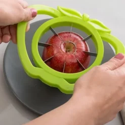 Äppelskärare lätt att skära redskap * Mått: 17,5 x 14,5 x 4 cm * Material: rostfritt stål och PVC * Färg: al...