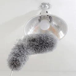 Praktisk dammvippa av mikrofiberfjäder med teleskophandtag i grått - 81 (256) x 13 cm - böjbar borttagbar tvättbar