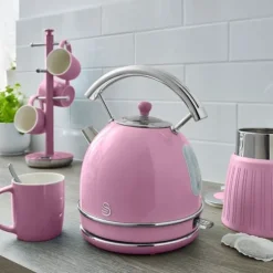 Retro vattenkokare, 1,8 L, BPA-fritt rostfritt stål, dolt motstånd, sladdlös SWAN SK14630PNEU 3000W Rosa 61802