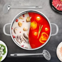 Shabu Shabu Hotpot - Gryta 28 cm - 304 Rostfritt Stål - Dubbelsidig Avdelare - Glaslock - Induktion & Gas - Vit - Med 2 Slevar