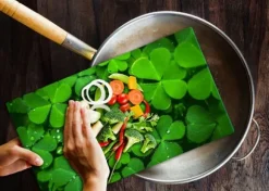 SKÄRBRÄDA I GLAS 52x30 GRÖN