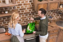 SKÄRBRÄDA I GLAS 52x30 GRÖN