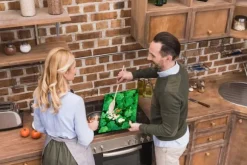 SKÄRBRÄDA I GLAS 52x40 GRÖN