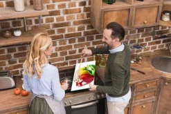 SKÄRBRÄDA I GLAS 52x30 PAPRIKA