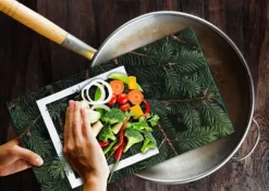 SKÄRBRÄDA I GLAS 52x30 PAPRIKA