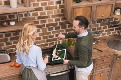 SKÄRBRÄDA I GLAS 52x30 PAPRIKA