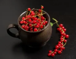 SKÄRBRÄDA I GLASPLATTA 52x40 FRUKT