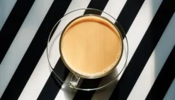 SKÄRBRÄDA I GLASPLATTA 52x30 KAFFE