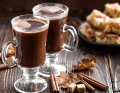 SKÄRBRÄDA I GLASPLATTA 52x40 KAFFE