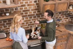 SKÄRBRÄDA I GLASPLATTA 52x40 KAFFE