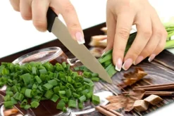 SKÄRBRÄDA I GLASPLATTA 52x40 KAFFE