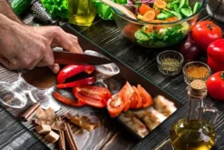 SKÄRBRÄDA I GLASPLATTA 52x40 KAFFE