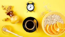 SKÄRBRÄDA I GLASPLATTA 52x30 KAFFE