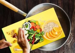 SKÄRBRÄDA I GLASPLATTA 52x30 KAFFE