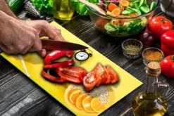 SKÄRBRÄDA I GLASPLATTA 52x30 KAFFE