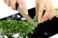 SKÄRBRÄDA I GLASPLATTA 52x40 SVART