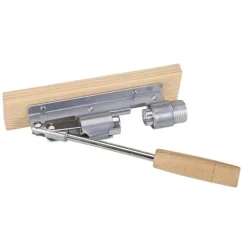 Skrivbordsvalnötsknäckare med träbas och handtag