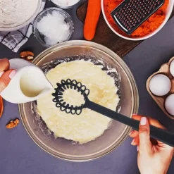 Spiral köksvisp för att vispa ägg, grädde, blanda såser